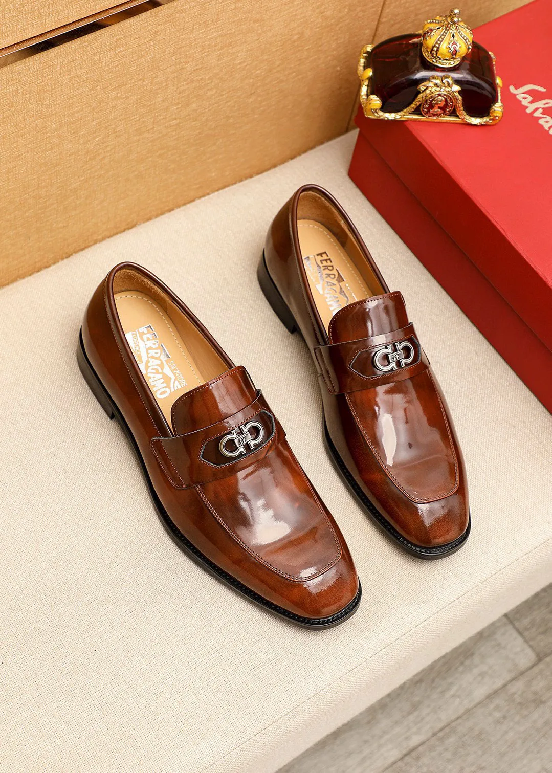 Men's shoes💰460💰 Product trademark: Ferragamo "Ferragamo" casual leather shoes Regular size: 38-44 (45🉑️customized) Product materials: Selected imported first-layer open-edge beaded cowhide leather upper + luxury hardware buckle, imported water-dyed cowhide leather lining. Strong three-dimensional visual effect, original outsole color: 1⃣️color optional